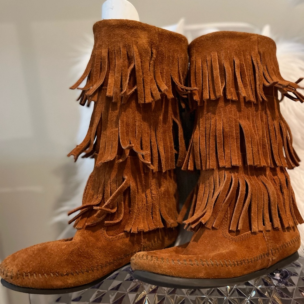 Brand new never worn Minnetonka fringe boots size 8